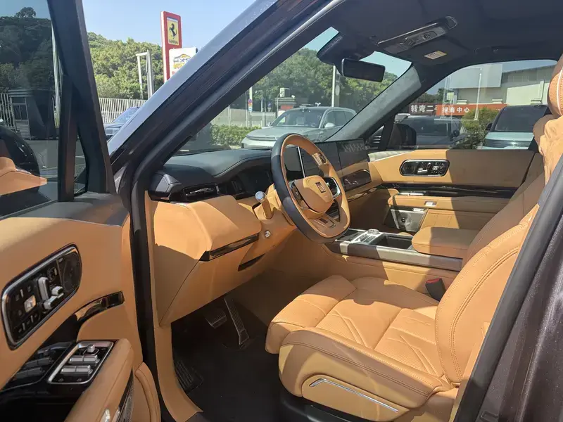 2025 Zeekr 9X с пробегом 16 000 км