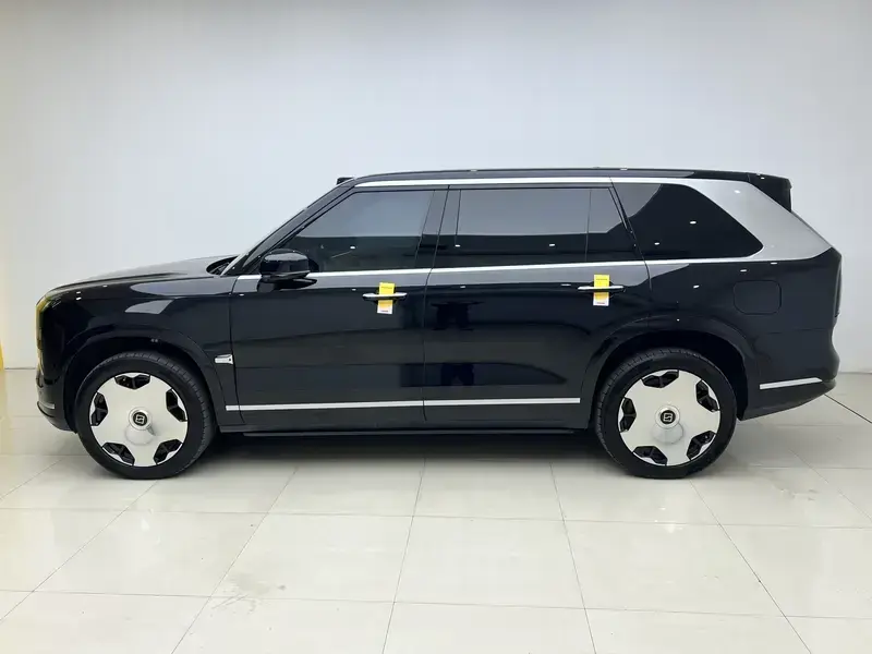 2025 Zeekr 9X с пробегом 15 400 км