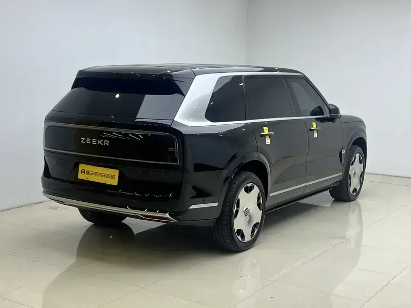 2025 Zeekr 9X с пробегом 15 400 км