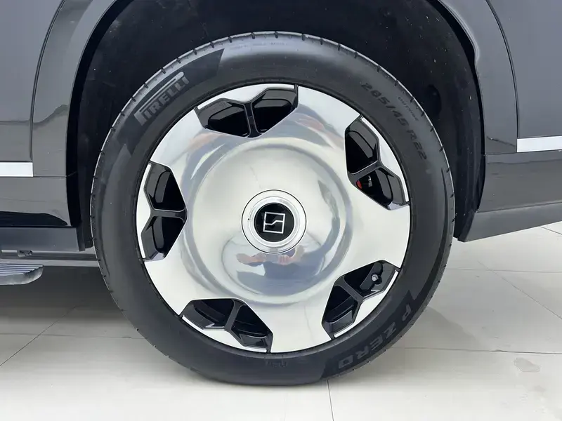 2025 Zeekr 9X с пробегом 15 400 км