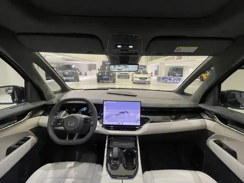 2025 Zeekr 009 с пробегом 35 000 км