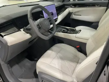 2025 Zeekr 009 с пробегом 35 000 км