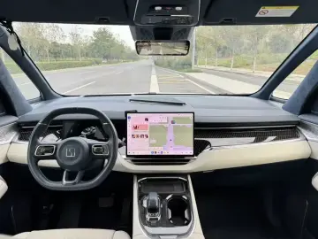 2024 Zeekr 009 с пробегом 27 000 км