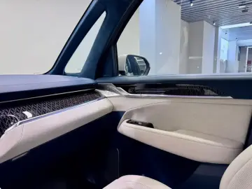 2023 Zeekr 009 с пробегом 37 000 км