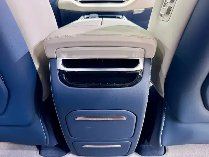2023 Zeekr 009 с пробегом 37 000 км