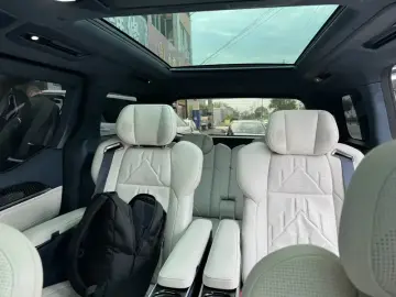 2024 Zeekr 009 с пробегом 44 000 км