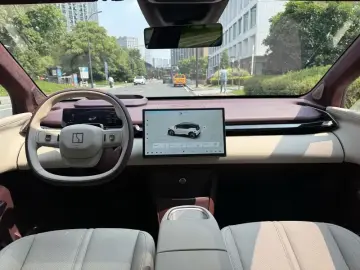 2025 Zeekr X с пробегом 17 700 км