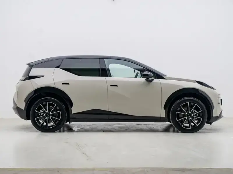 2025 Zeekr X с пробегом 4 900 км
