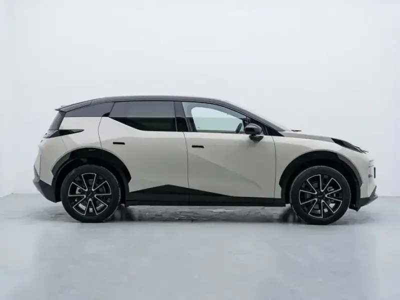 2025 Zeekr X с пробегом 10 300 км