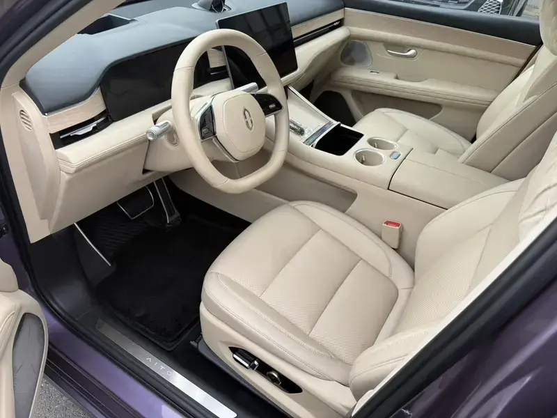 2025 Aito M5 с пробегом 15 000 км