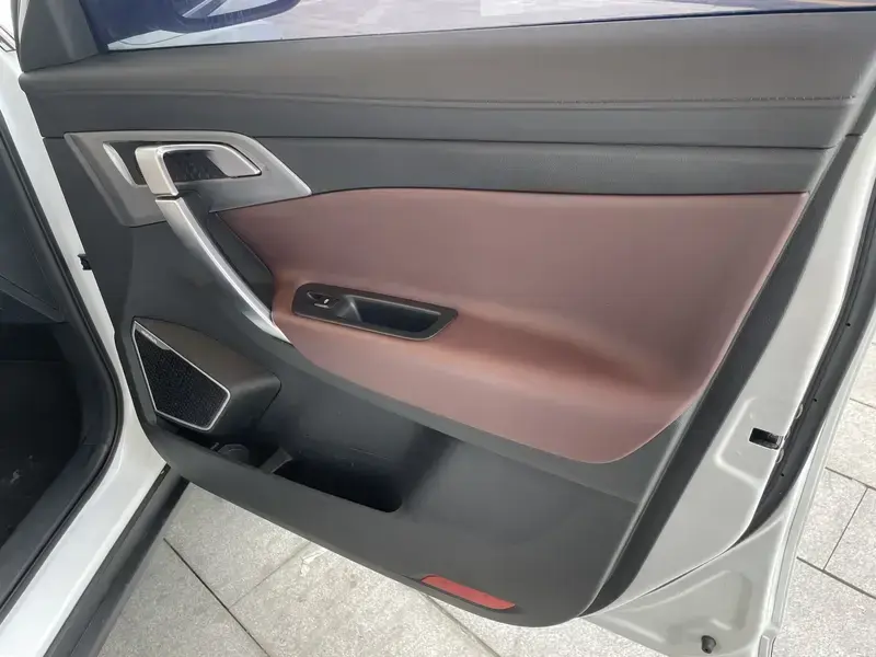 2022 Geely Atlas Pro с пробегом 37 000 км