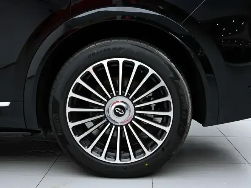 2025 Aito M8 с пробегом 16 500 км