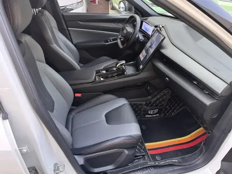 2023 Geely Atlas Pro с пробегом 37 000 км