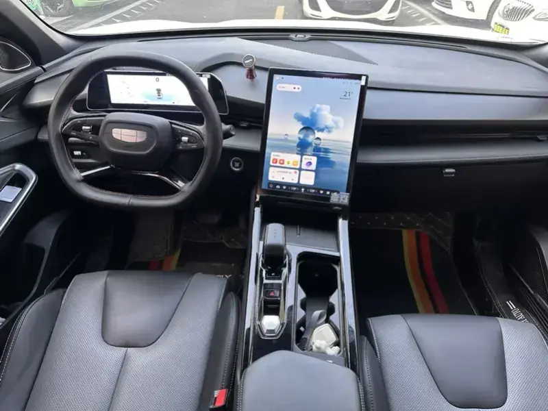2023 Geely Atlas Pro с пробегом 37 000 км