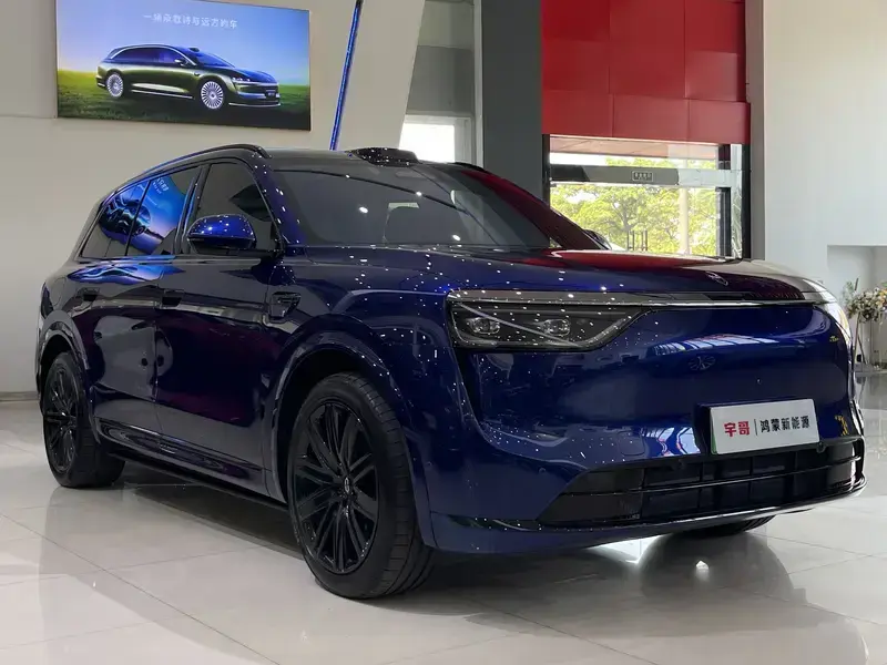 2025 Aito M8 с пробегом 4 000 км