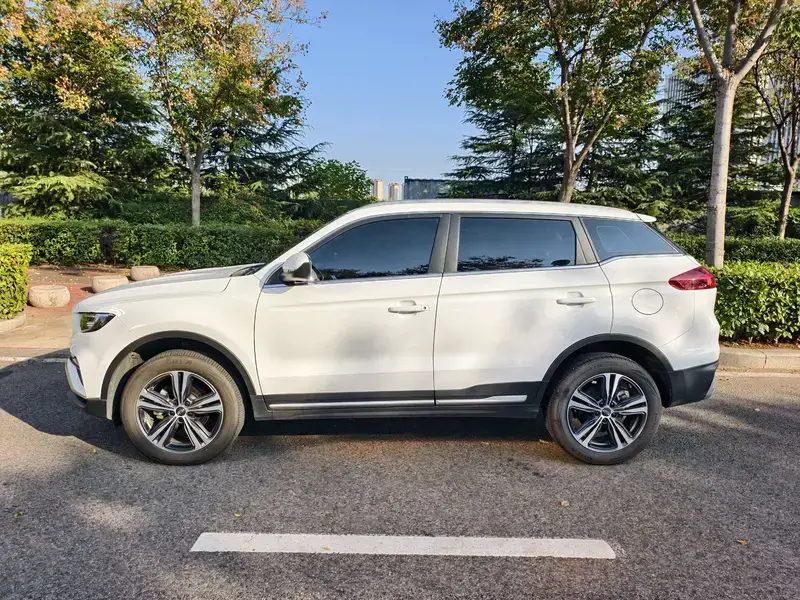 2022 Geely Atlas Pro с пробегом 18 000 км