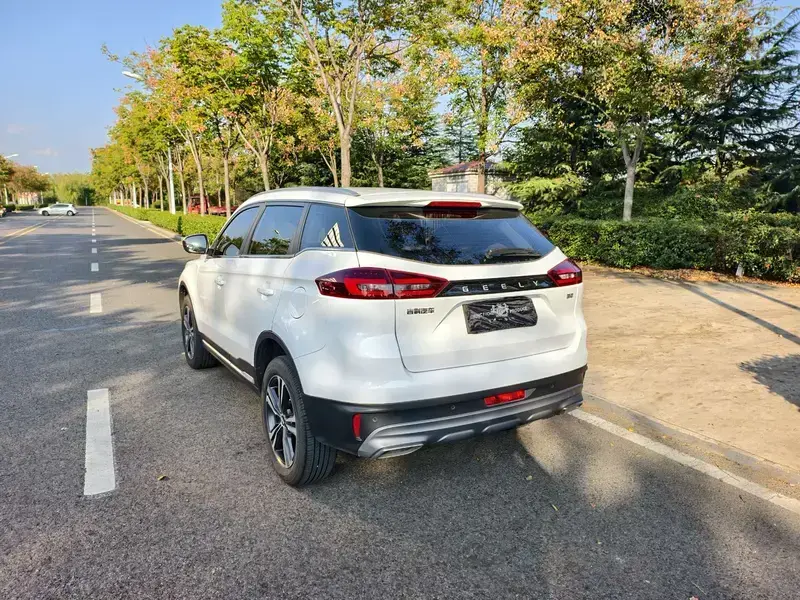 2022 Geely Atlas Pro с пробегом 18 000 км