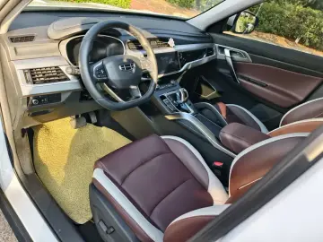 2022 Geely Atlas Pro с пробегом 18 000 км