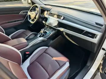 2022 Geely Atlas Pro с пробегом 18 000 км