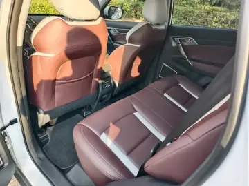 2022 Geely Atlas Pro с пробегом 18 000 км