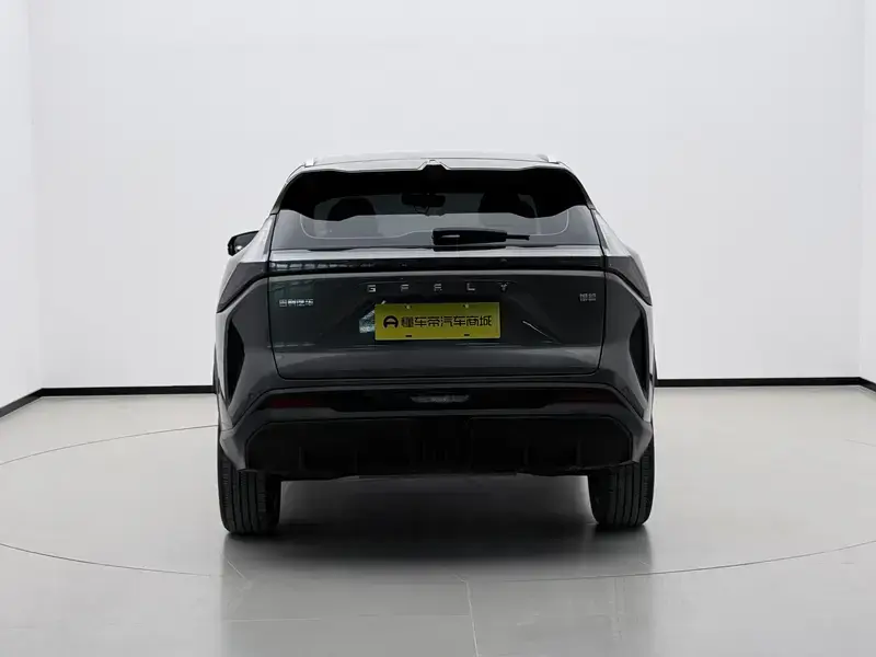 2024 Geely Atlas Pro с пробегом 42 900 км