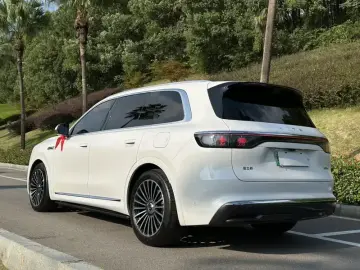 2025 Aito M8 с пробегом 17 000 км