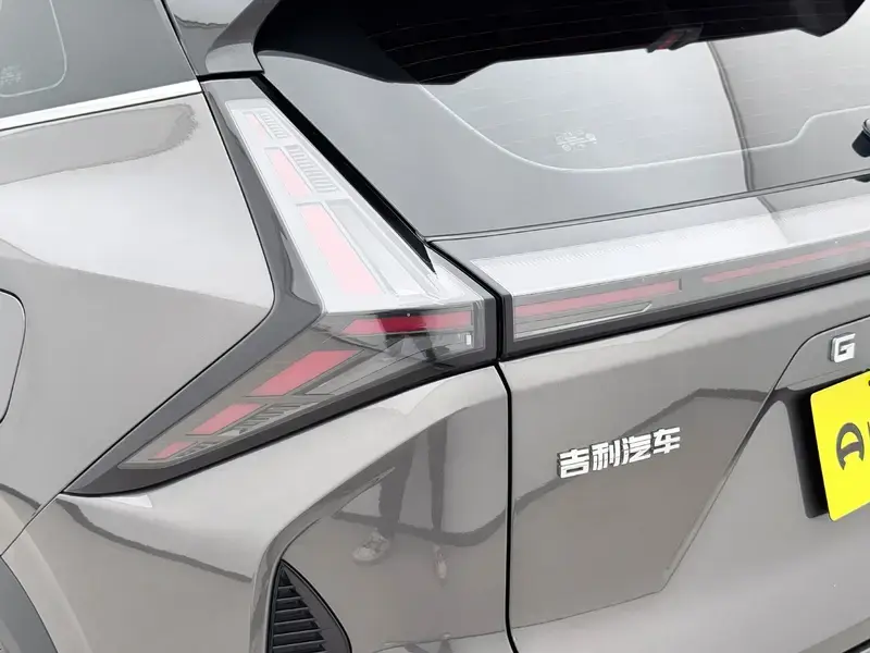 2024 Geely Atlas Pro с пробегом 42 900 км