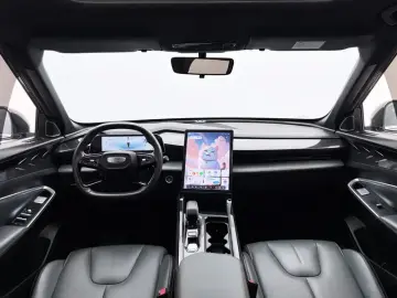 2024 Geely Atlas Pro с пробегом 42 900 км
