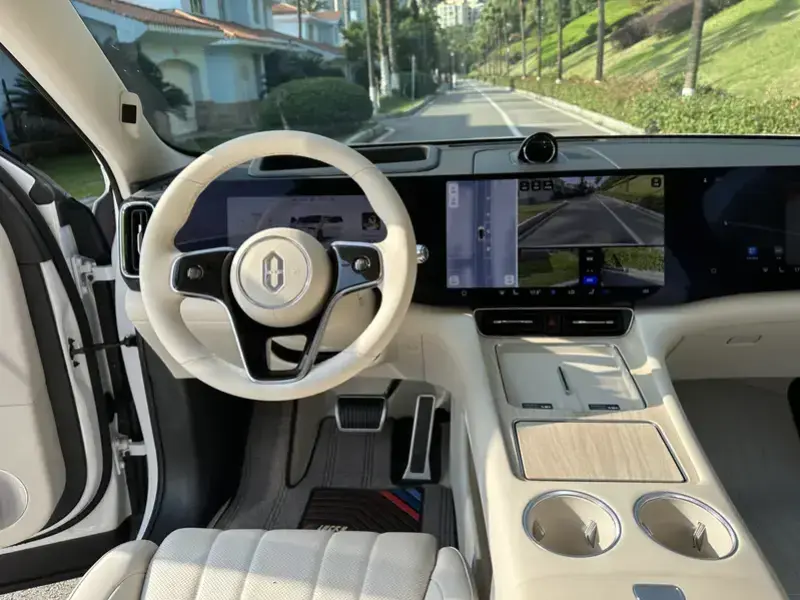 2025 Aito M8 с пробегом 17 000 км