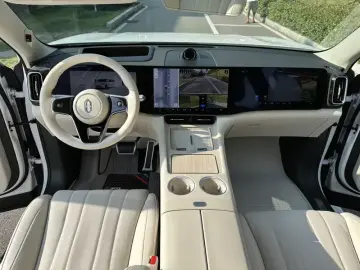 2025 Aito M8 с пробегом 17 000 км