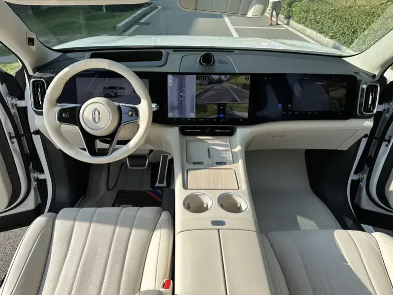 2025 Aito M8 с пробегом 17 000 км