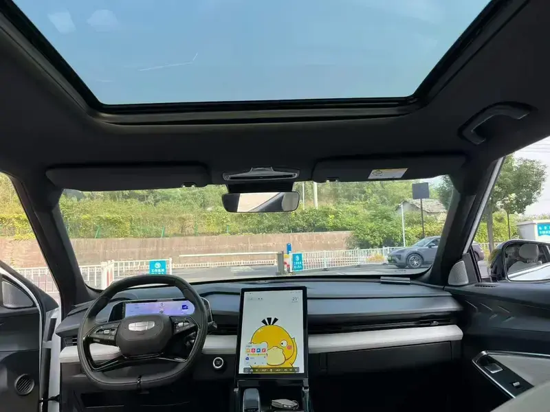 2023 Geely Atlas Pro с пробегом 53 000 км