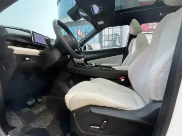 2023 Geely Atlas Pro с пробегом 53 000 км