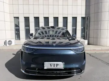 2025 Aito M8 с пробегом 22 000 км