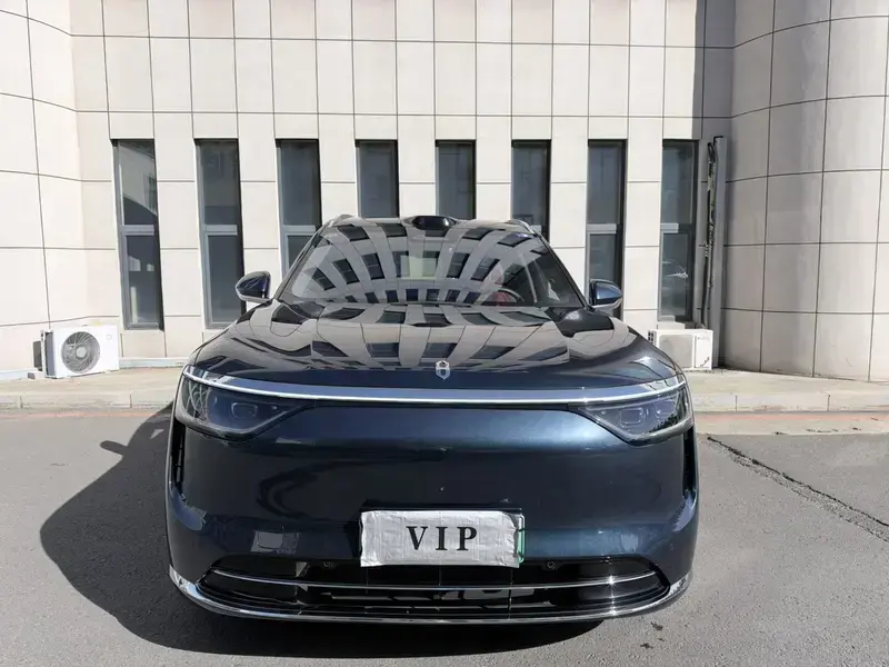 2025 Aito M8 с пробегом 22 000 км