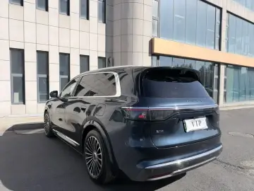 2025 Aito M8 с пробегом 22 000 км