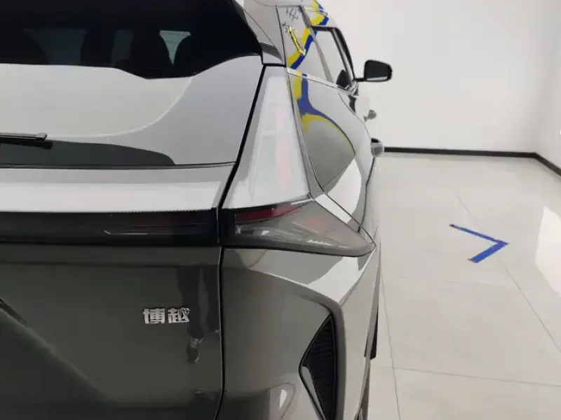 2024 Geely Atlas Pro с пробегом 16 000 км