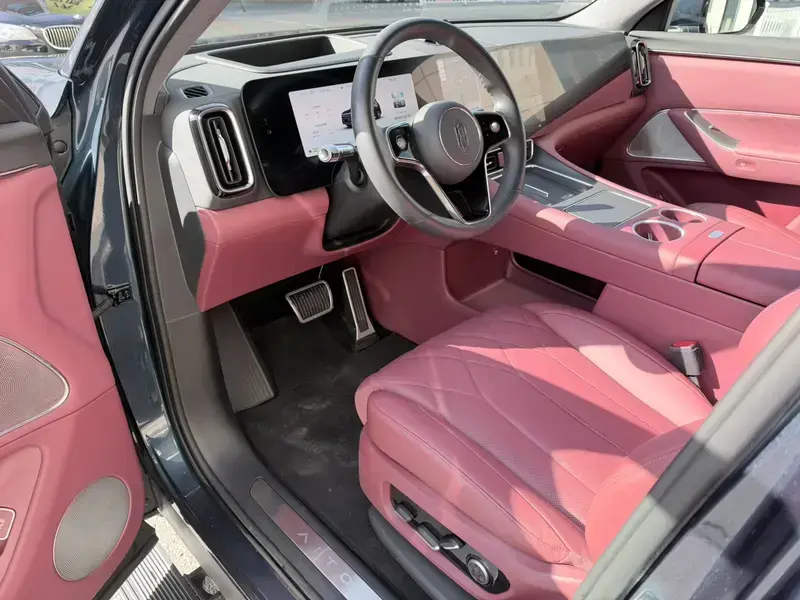 2025 Aito M8 с пробегом 22 000 км
