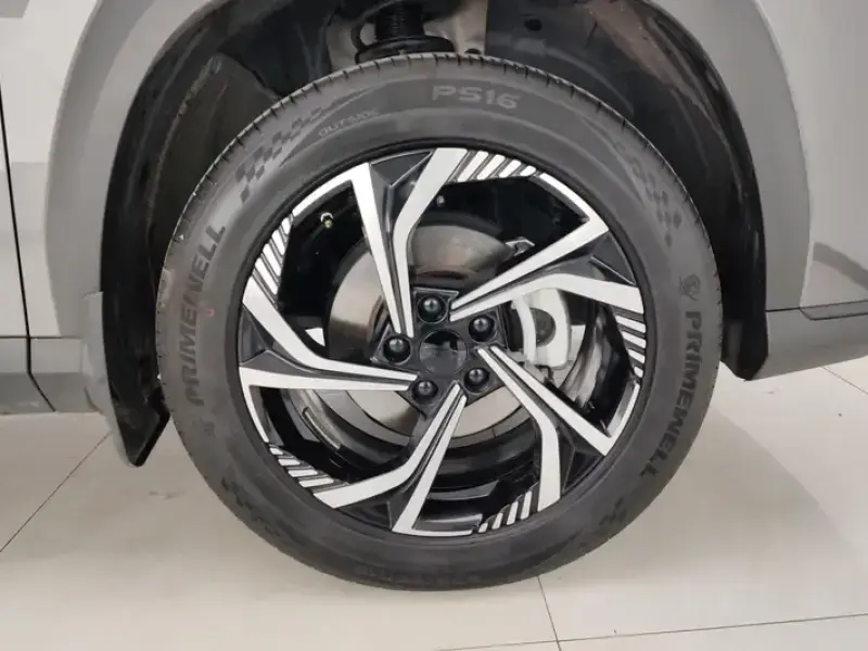 2024 Geely Atlas Pro с пробегом 16 000 км