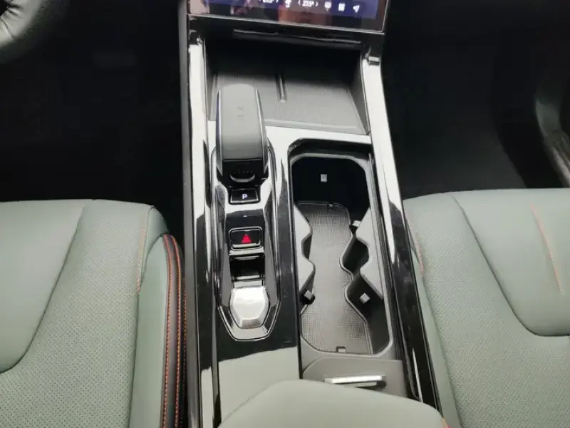 2024 Geely Atlas Pro с пробегом 16 000 км