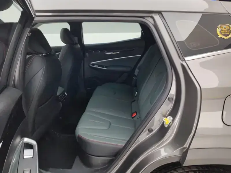 2024 Geely Atlas Pro с пробегом 16 000 км