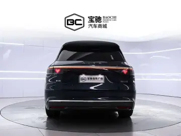 2025 Aito M8 с пробегом 17 000 км