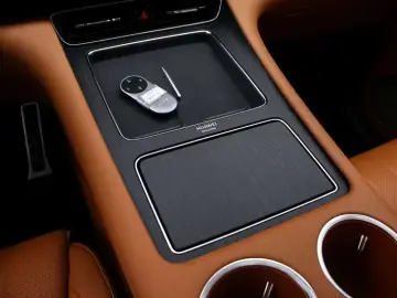 2025 Aito M8 с пробегом 17 000 км