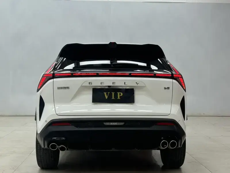 2023 Geely Atlas Pro с пробегом 30 000 км