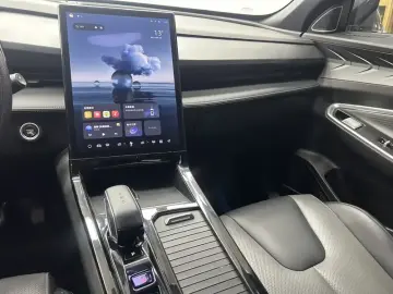 2023 Geely Atlas Pro с пробегом 30 000 км