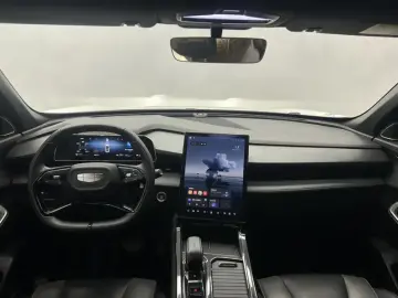 2023 Geely Atlas Pro с пробегом 30 000 км