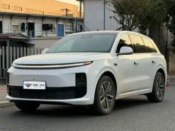 2024 Li Auto (Lixiang) L6 с пробегом 64 000 км