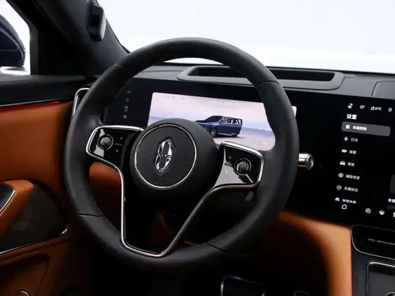 2025 Aito M8 с пробегом 17 000 км