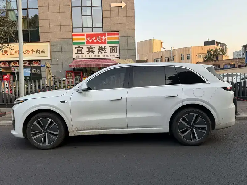 2024 Li Auto (Lixiang) L6 с пробегом 64 000 км