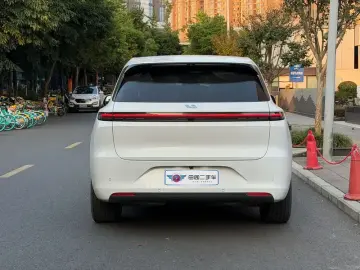 2024 Li Auto (Lixiang) L6 с пробегом 64 000 км